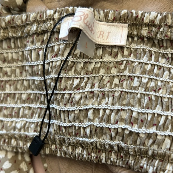 Top - Picture 3 of 4